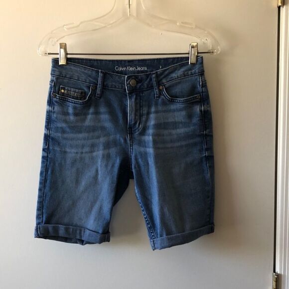 Calvin Klein City Shorts Size 2 Gently used - Picture 1 of 7